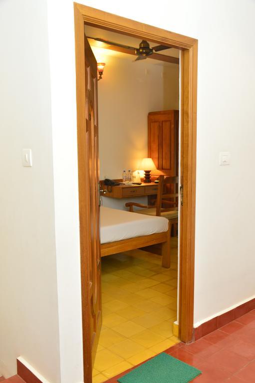 Cours Chabrol Hotel Pondicherry Exterior foto