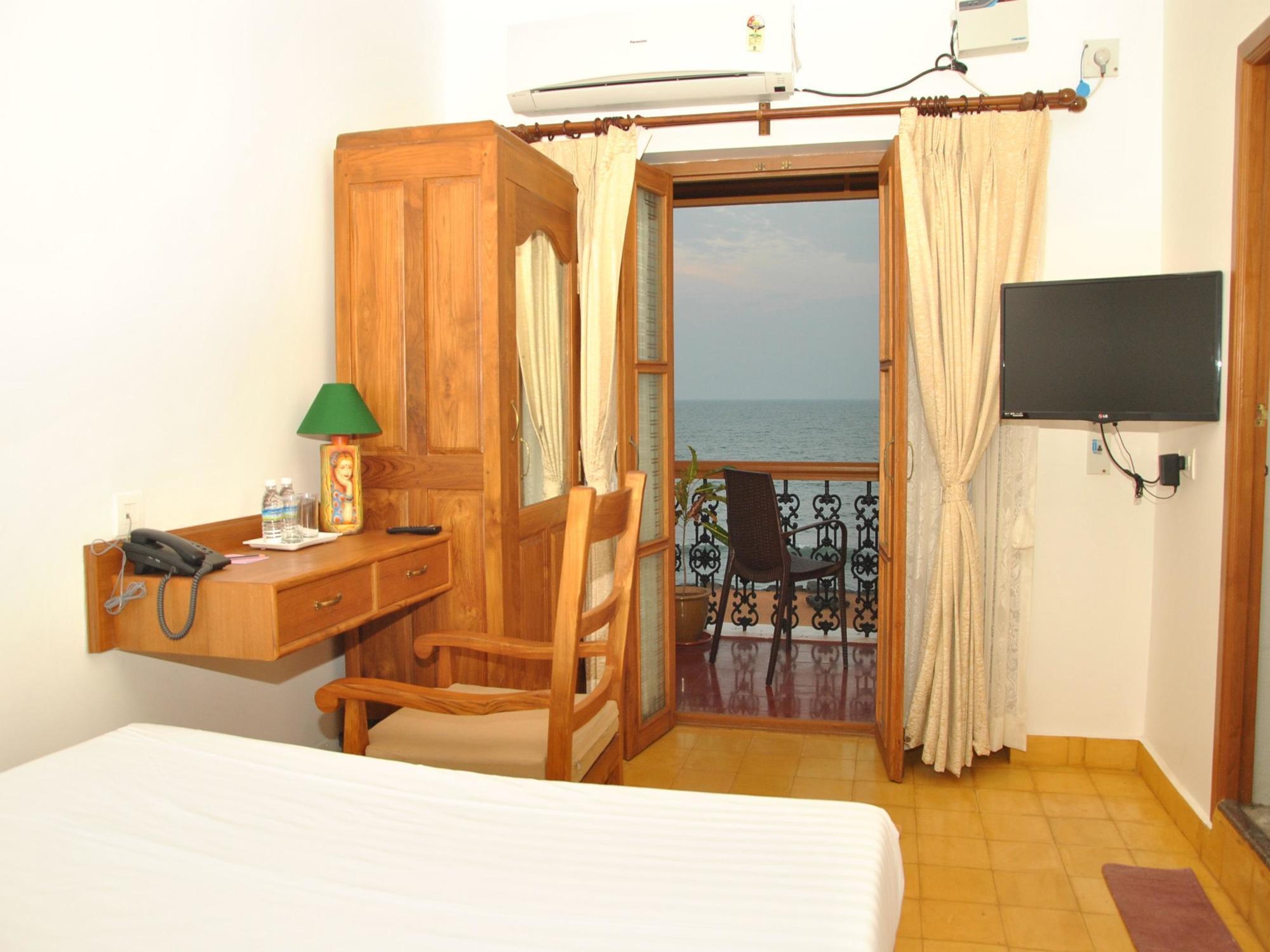 Cours Chabrol Hotel Pondicherry Exterior foto